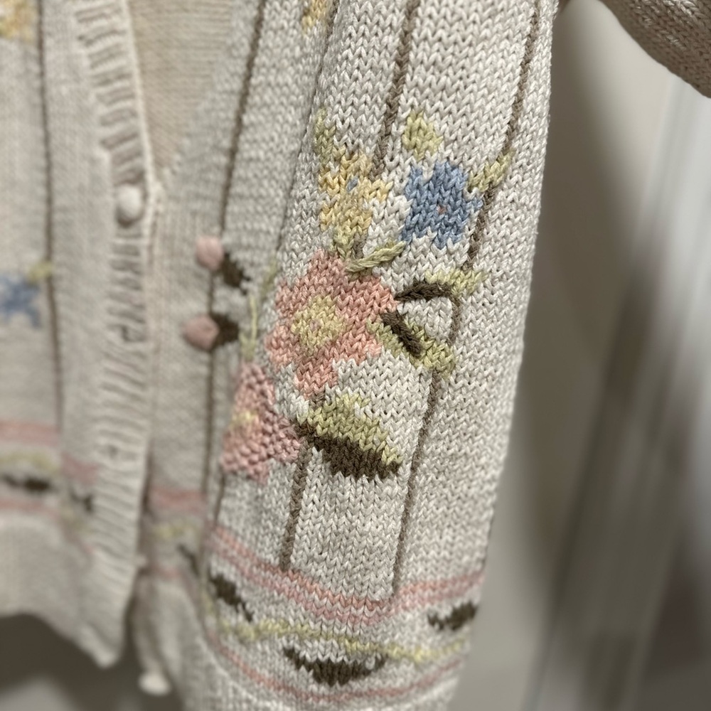 VTG Studio Style Sz: M Cream Hand Knit Cardigan Grandmacore Floral Cottagecore - Picture 9 of 13
